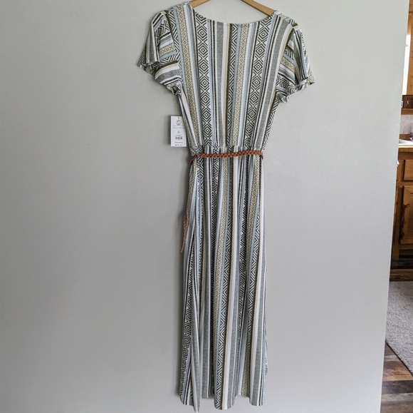 🆕Sage green boho/aztec pattern, green,black,&white w/ belt, women's medium - Picture 2 of 8